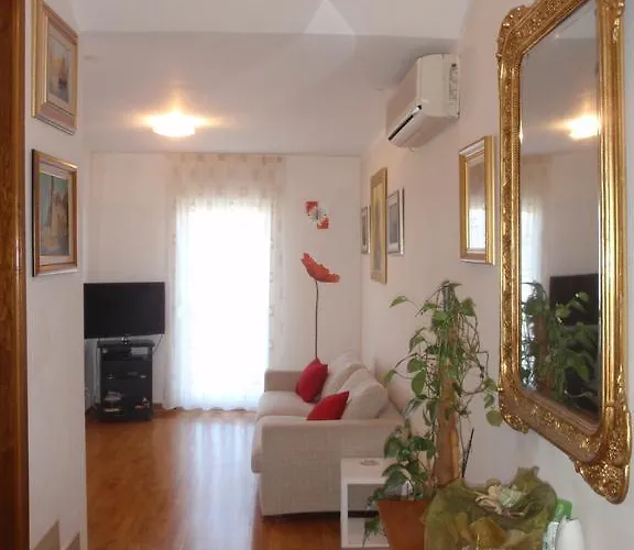 Apartament Mara *